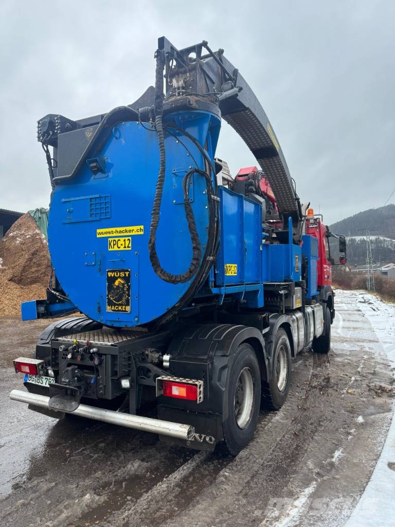 Wüst Hacker auf Volvo FMX 6x6 KPC-12 gebraucht, max. Holzdurchm. 70cm Koksnes šķeldotāji