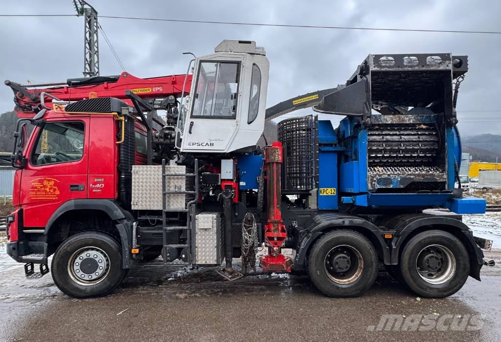 Wüst Hacker auf Volvo FMX 6x6 KPC-12 gebraucht, max. Holzdurchm. 70cm Koksnes šķeldotāji