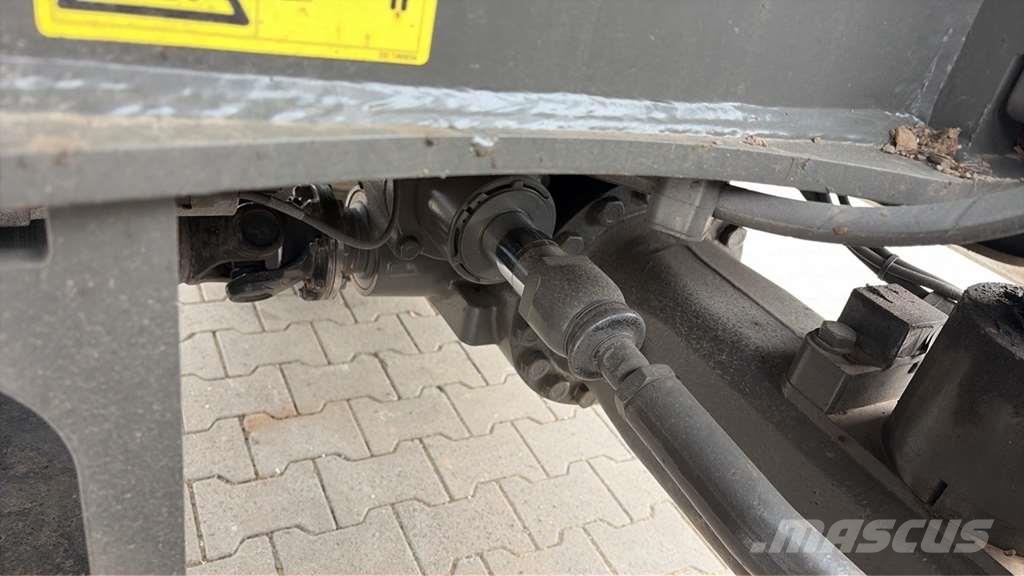 Sennebogen 718 Sennebogen 718 حفارات خاصة