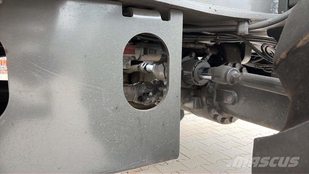 Sennebogen 718 Sennebogen 718 حفارات خاصة