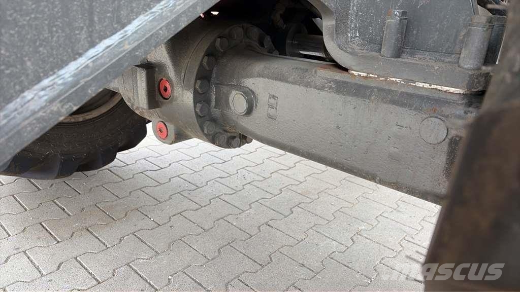 Sennebogen 718 Sennebogen 718 حفارات خاصة