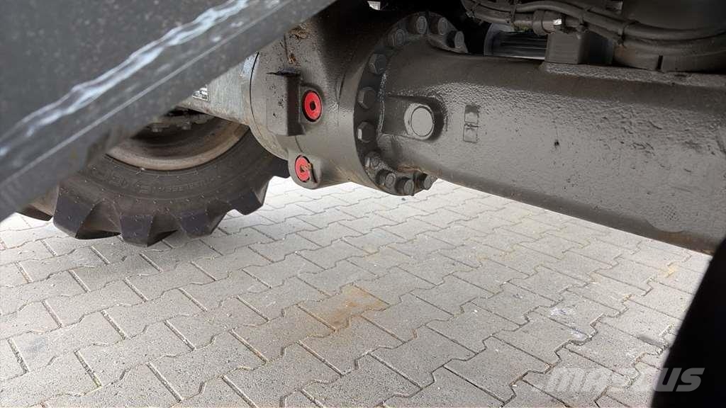Sennebogen 718 Sennebogen 718 حفارات خاصة