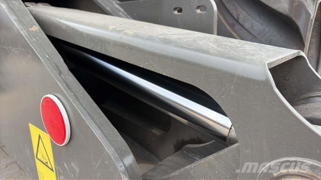 Sennebogen 718 Sennebogen 718 حفارات خاصة