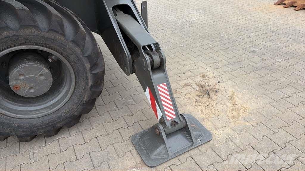Sennebogen 718 Sennebogen 718 حفارات خاصة