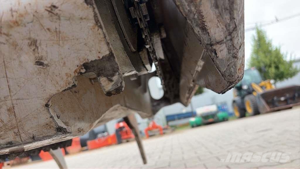 Sennebogen 718 Sennebogen 718 حفارات خاصة