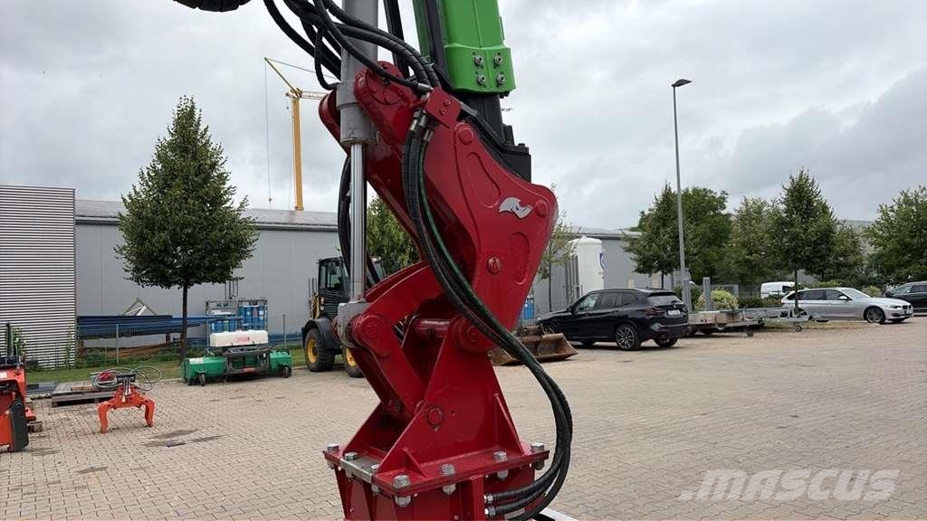 Sennebogen 718 Sennebogen 718 حفارات خاصة