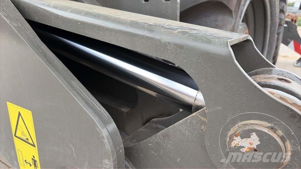 Sennebogen 718 Sennebogen 718 حفارات خاصة