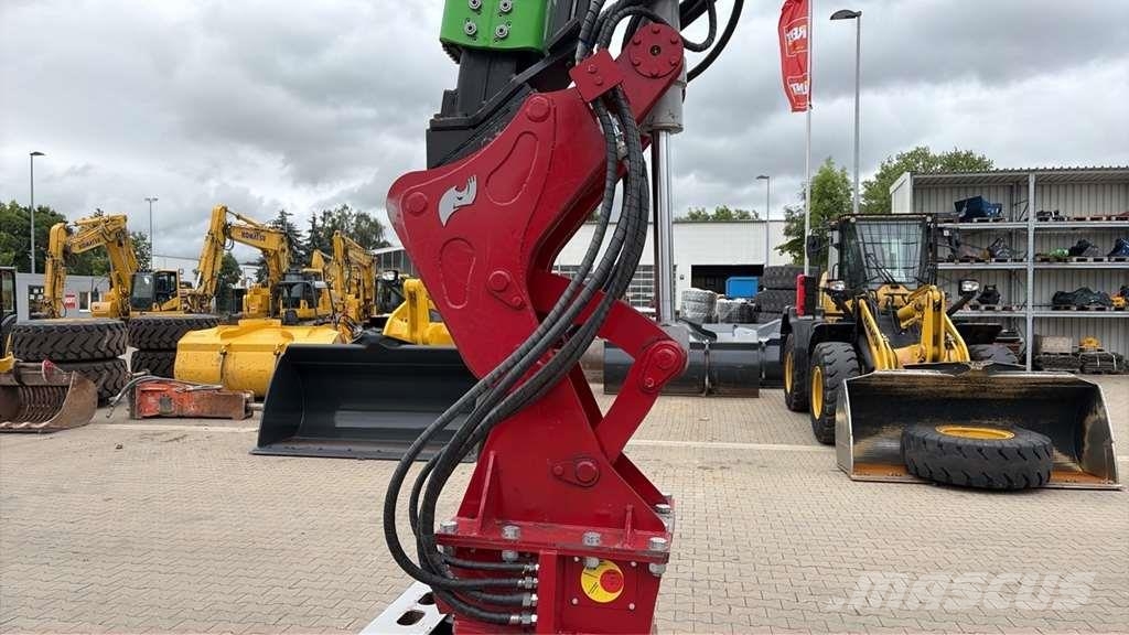 Sennebogen 718 Sennebogen 718 حفارات خاصة