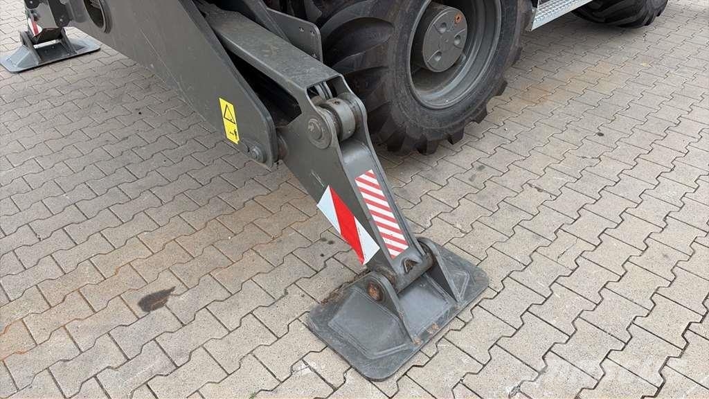 Sennebogen 718 Sennebogen 718 حفارات خاصة