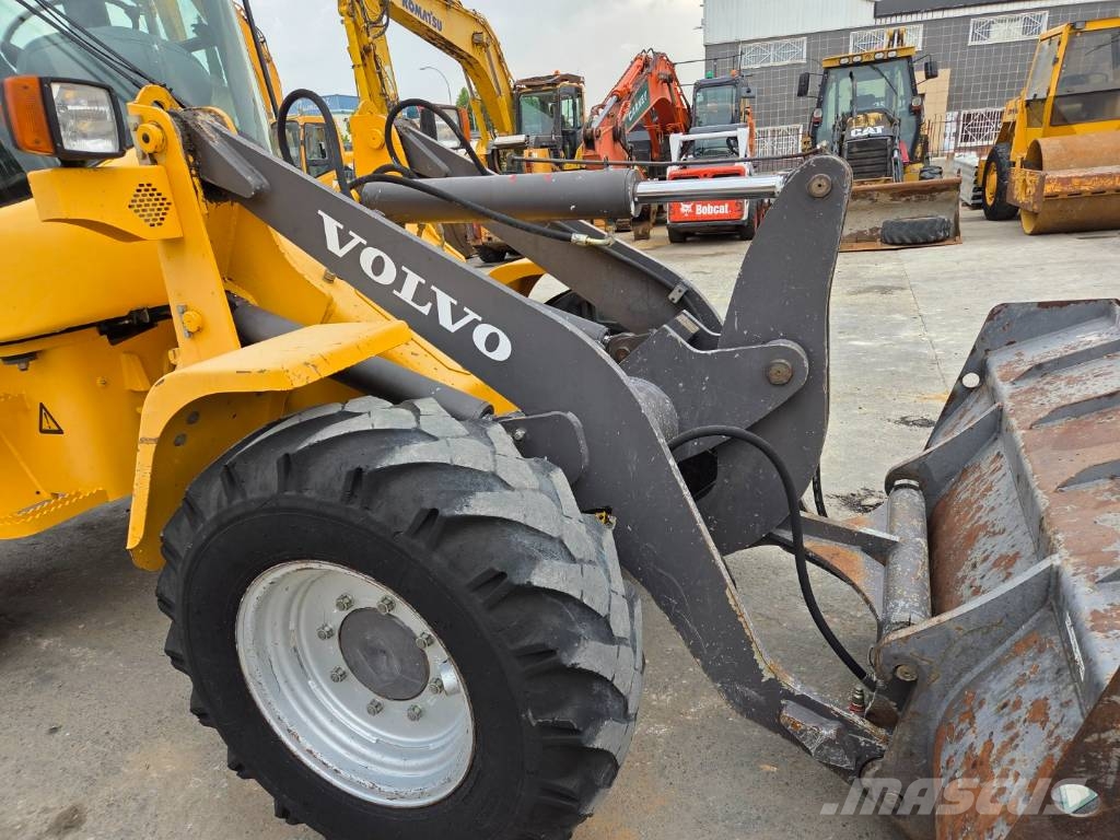 Volvo L 30 B 휠로우더