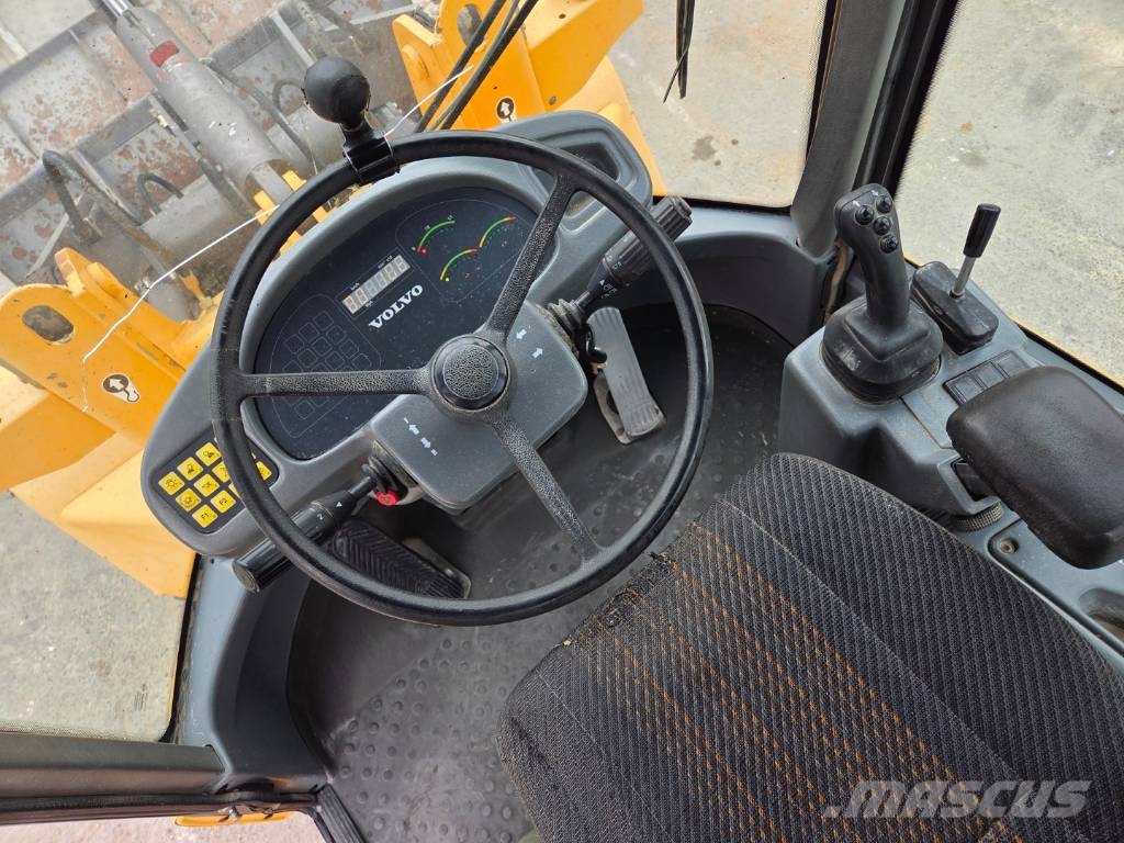 Volvo L 30 B 휠로우더