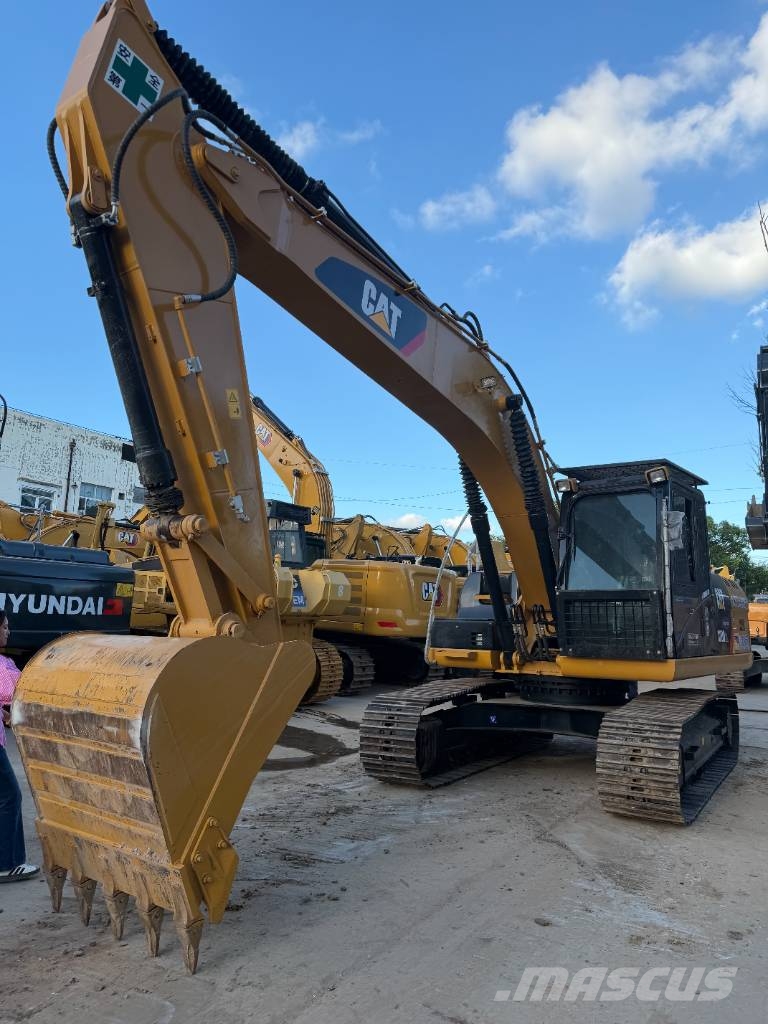 CAT 320D2L   3000 units excavators in stock Bandgrävare