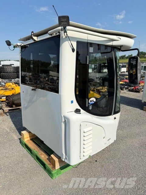 Liebherr L 576 USED CAB كابينة والداخلية