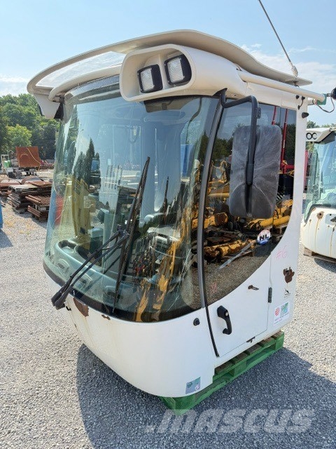 Liebherr L 576 USED CAB كابينة والداخلية