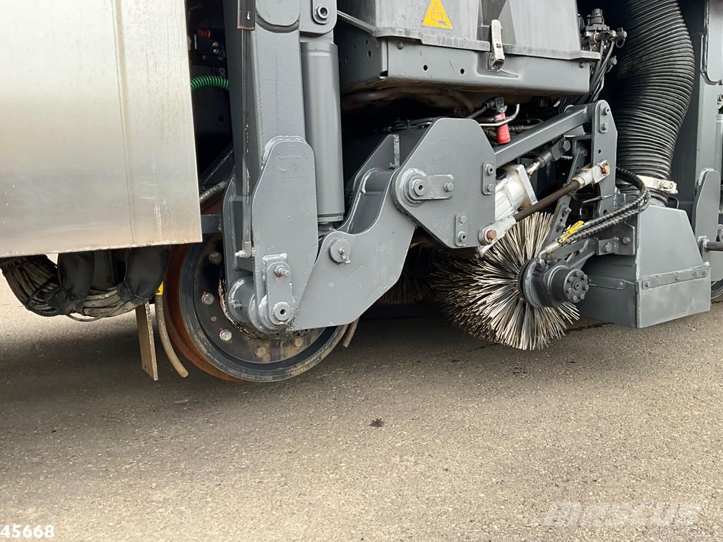 Mercedes-Benz Axor 1833 4x4 Schörling SORF Schienenreinigungs/Ra 街路清掃車