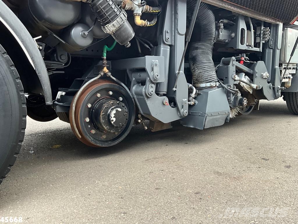 Mercedes-Benz Axor 1833 4x4 Schörling SORF Schienenreinigungs/Ra 街路清掃車