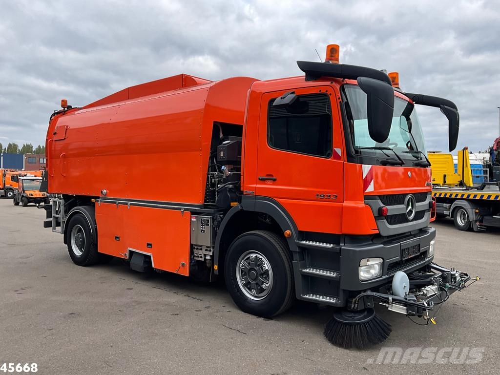 Mercedes-Benz Axor 1833 4x4 Schörling SORF Schienenreinigungs/Ra 街路清掃車