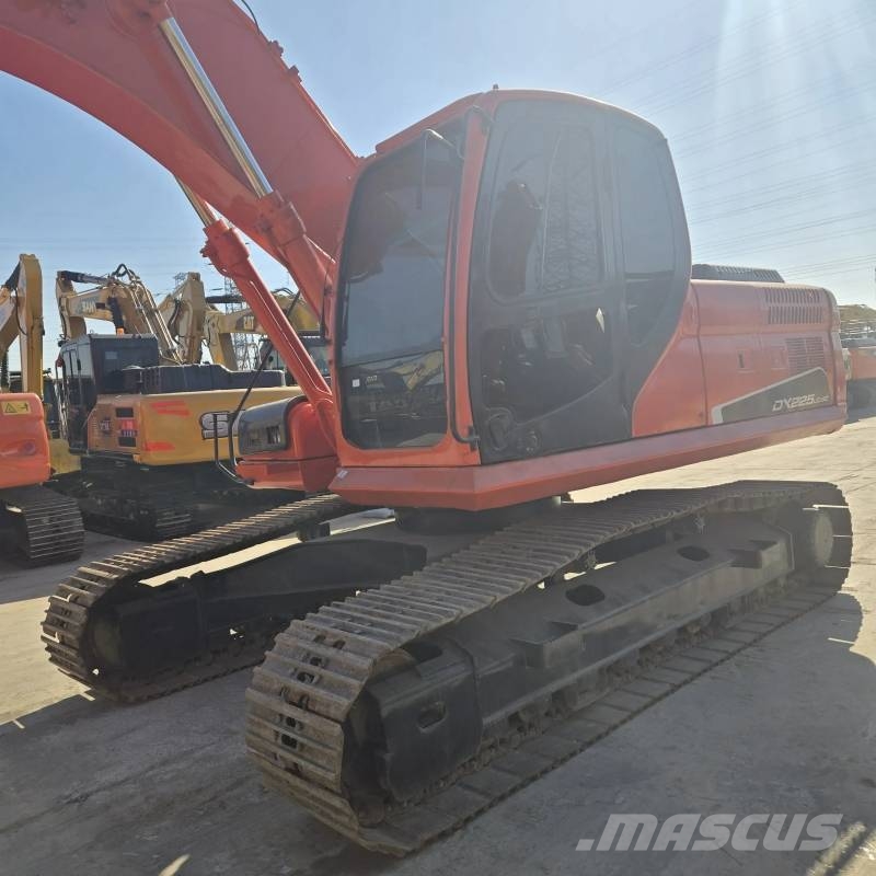 Doosan DX 225 Raupenbagger