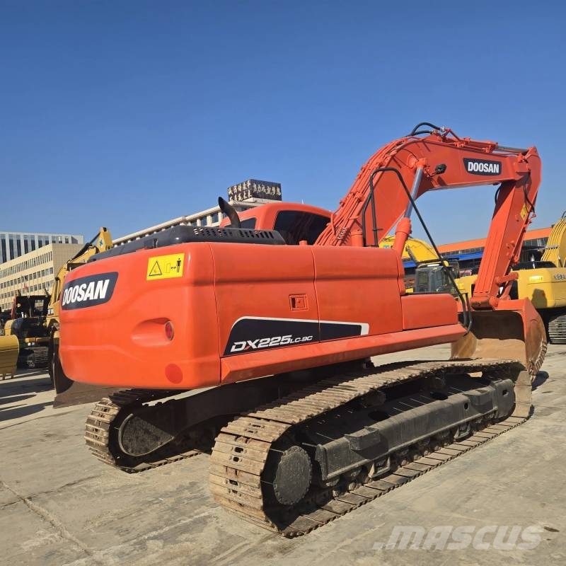 Doosan DX 225 Raupenbagger