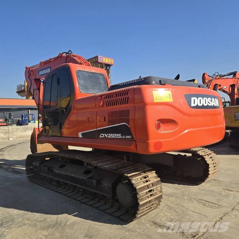 Doosan DX 225 Raupenbagger
