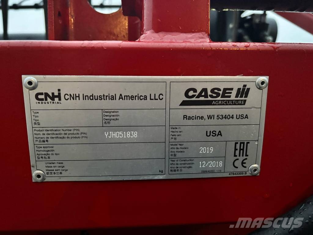 Case IH Axial Flow 8250 Mietitrebbiatrici