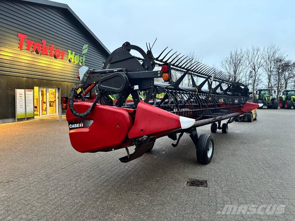 Case IH Axial Flow 8250 Mietitrebbiatrici