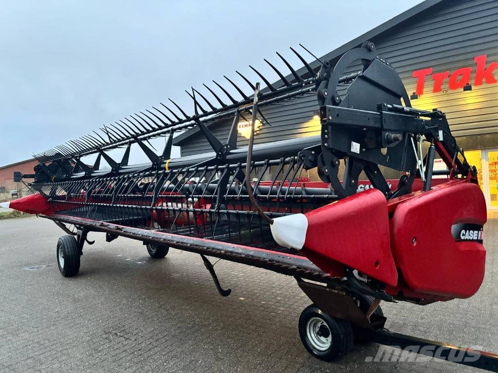 Case IH Axial Flow 8250 Mietitrebbiatrici