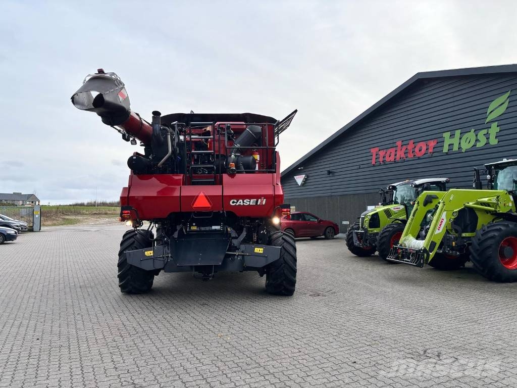 Case IH Axial Flow 8250 Mietitrebbiatrici