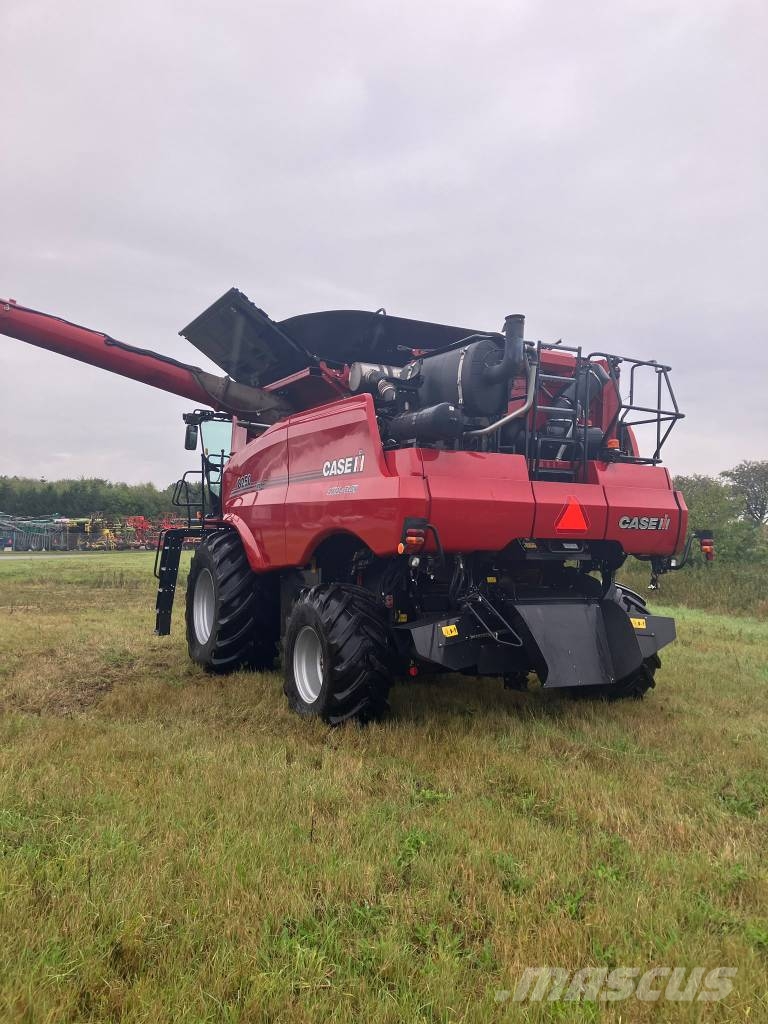 Case IH Axial Flow 8250 Mietitrebbiatrici