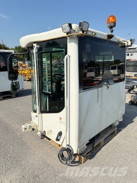 Liebherr L 580 XPoweR USED CAB كابينة والداخلية