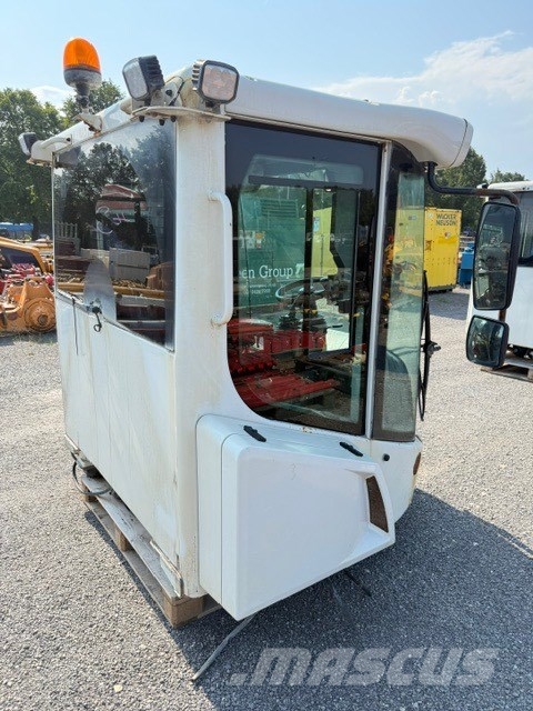 Liebherr L 580 XPoweR USED CAB كابينة والداخلية