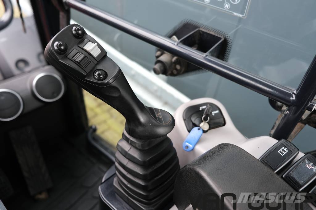 Kubota R 070 | 2023 | 740h | Klima A/C Iekrāvēji uz riteņiem