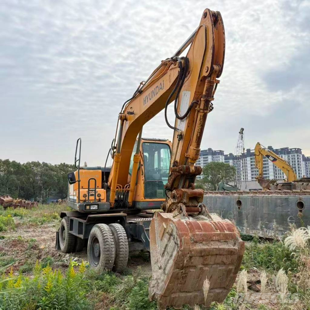 Hyundai R 150 W-9 Wheeled excavators