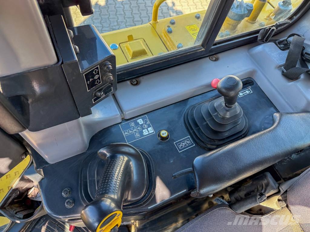 Komatsu D65PXI-18 mit Heckaufreißer GPS Μπουλντόζες με ερπύστριες