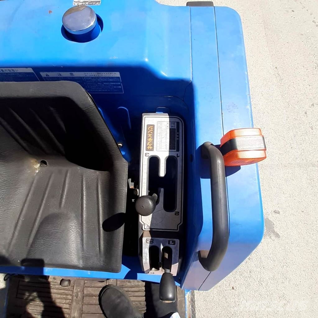 Iseki 185 LANDHOPE με φορτωτη Tractors