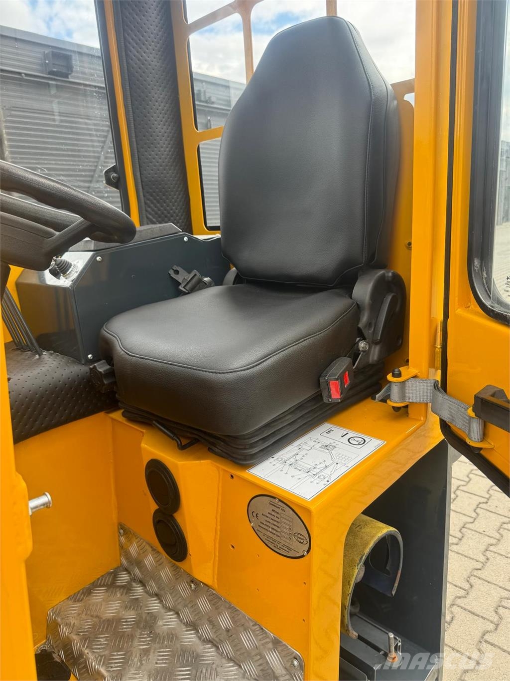 Combilift C3000/ Triplex 5500 mm 4-way reach trucks