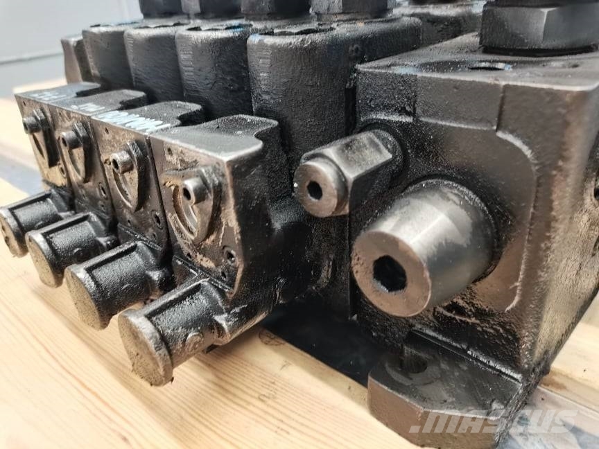 Manitou MLT 635 hydraulic distributor Hydraulics