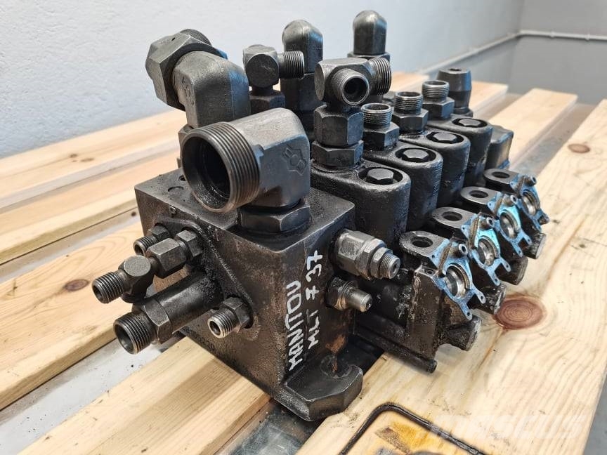 Manitou MLT 635 hydraulic distributor Hydraulics