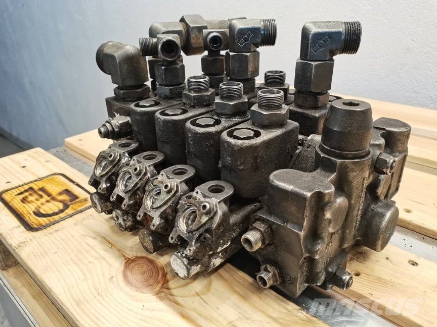 Manitou MLT 635 hydraulic distributor Hydraulics