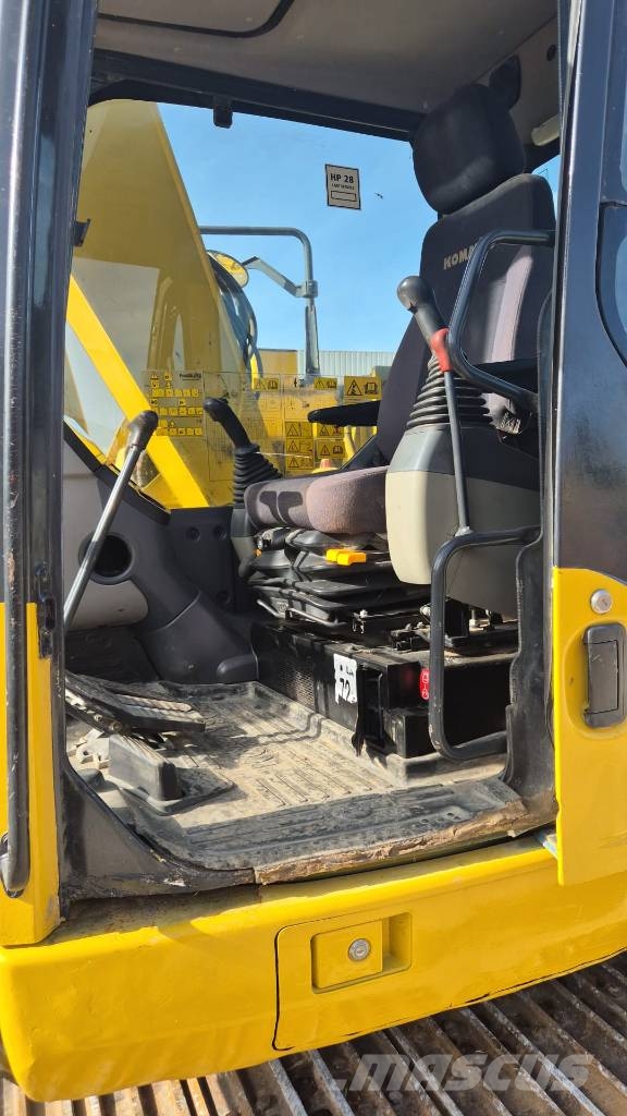 Komatsu PC 138 US حفارات زحافة