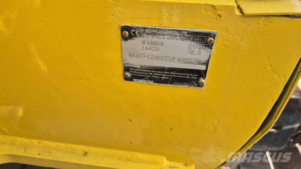 Komatsu PC 138 US حفارات زحافة