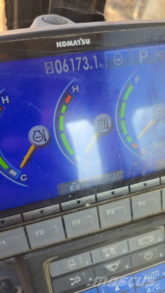 Komatsu PC 138 US حفارات زحافة