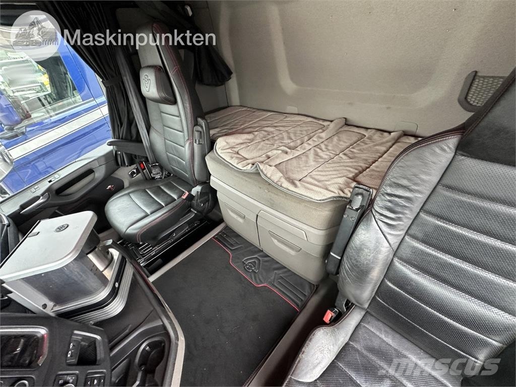 Scania R650B6X2*4NB شاحنات ذات صهاريج