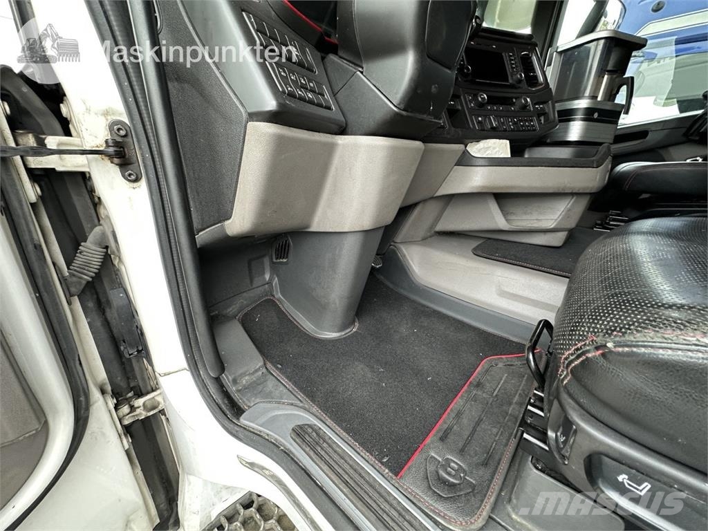 Scania R650B6X2*4NB شاحنات ذات صهاريج