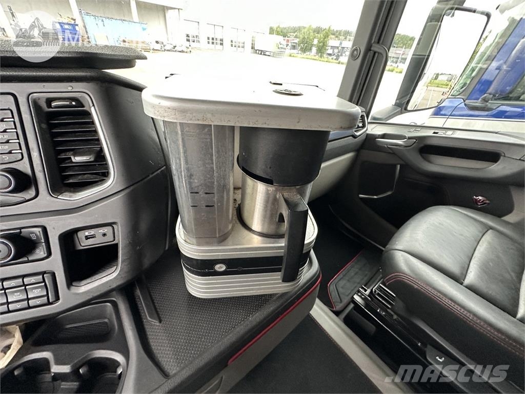 Scania R650B6X2*4NB شاحنات ذات صهاريج