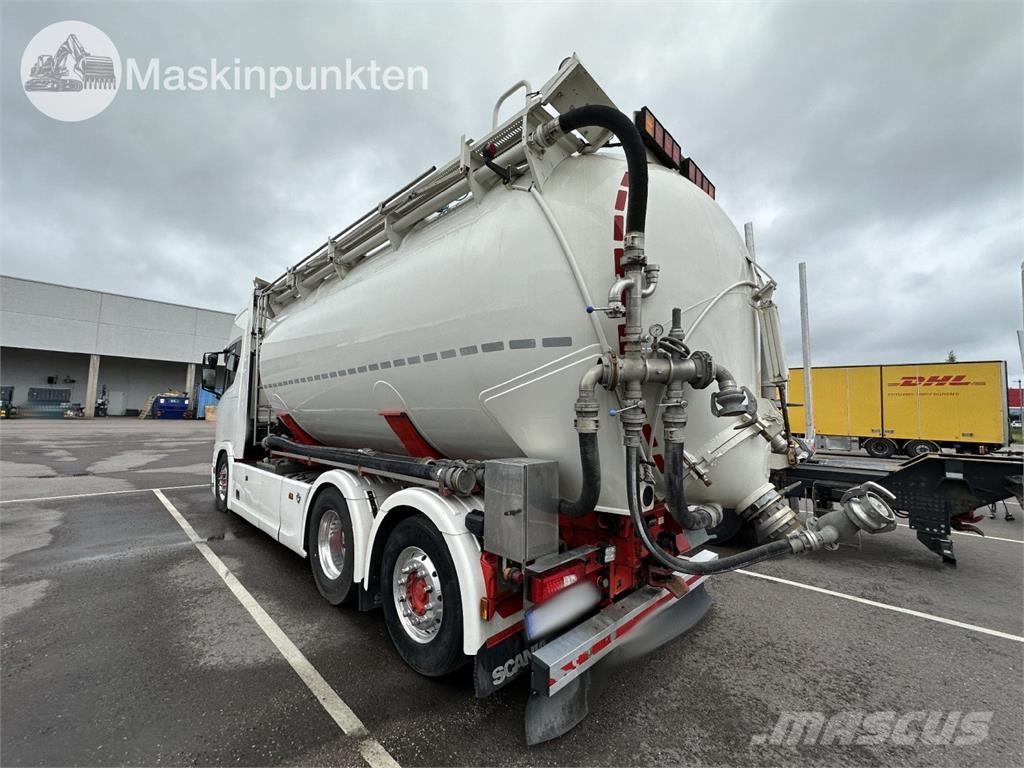 Scania R650B6X2*4NB شاحنات ذات صهاريج