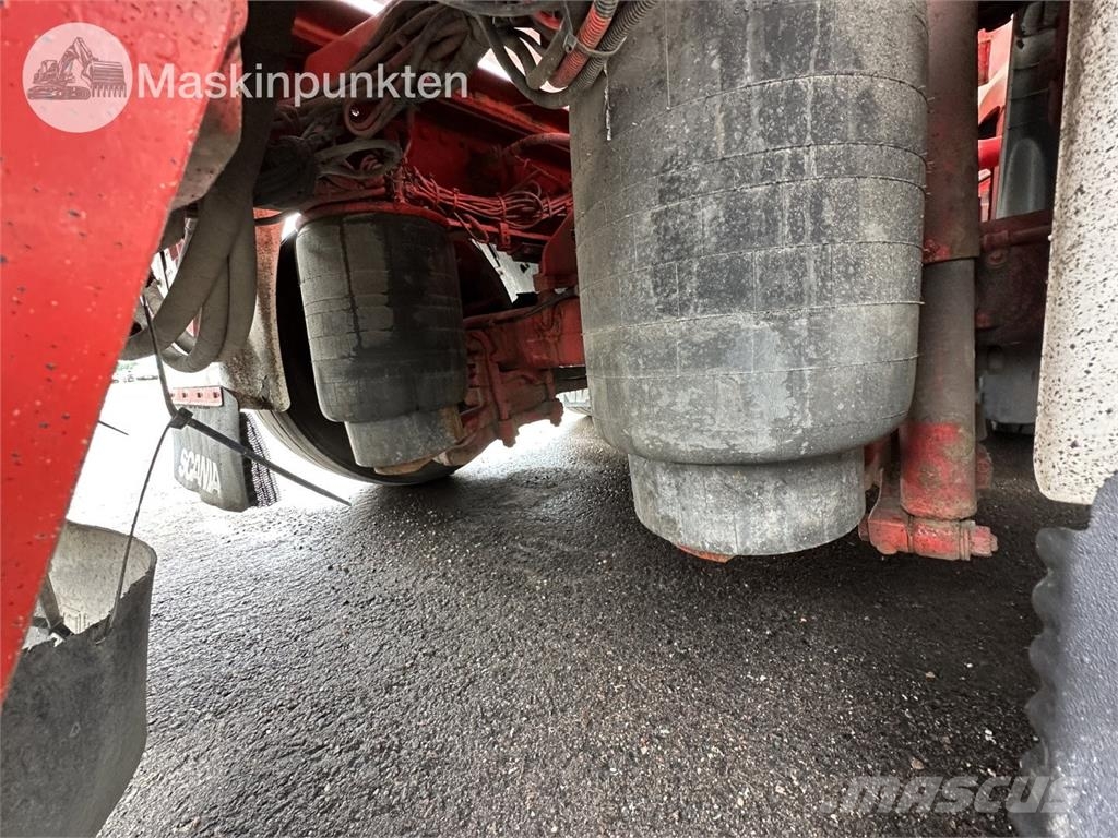 Scania R650B6X2*4NB شاحنات ذات صهاريج