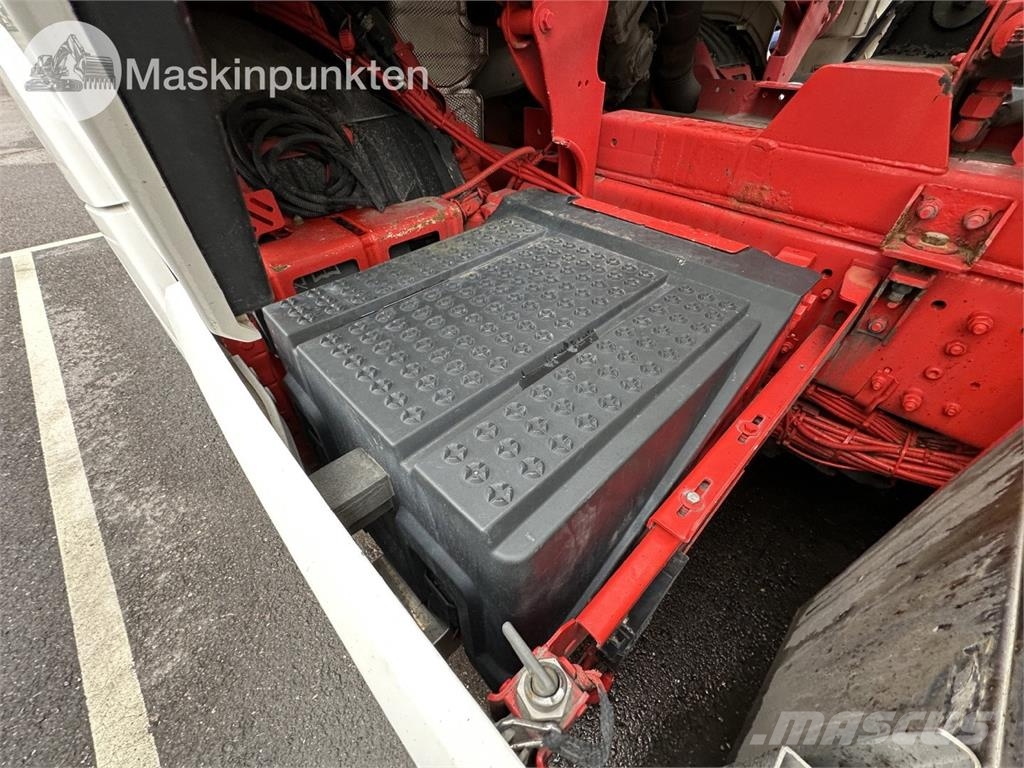Scania R650B6X2*4NB شاحنات ذات صهاريج
