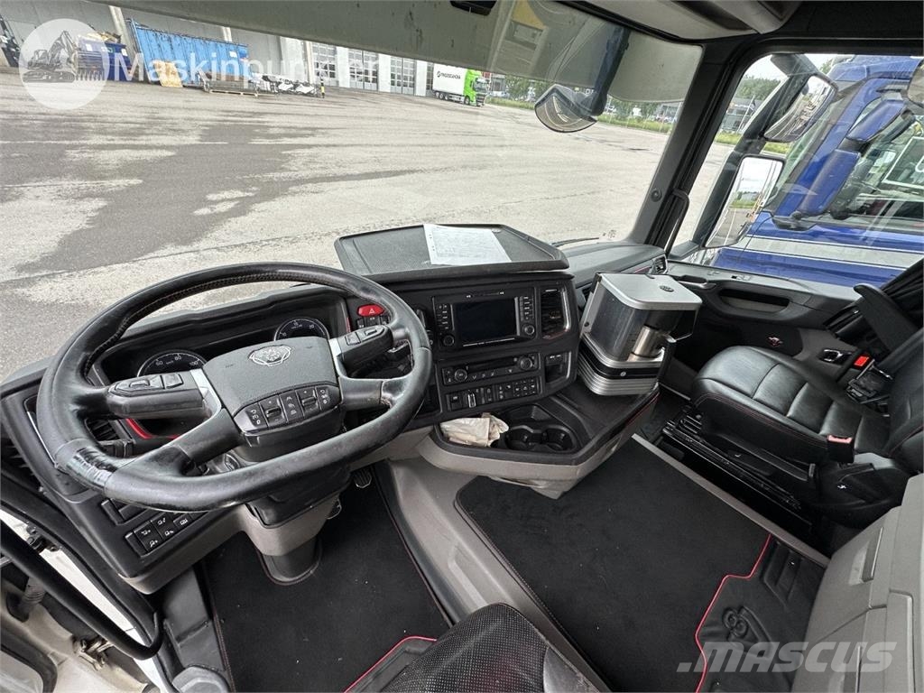 Scania R650B6X2*4NB شاحنات ذات صهاريج