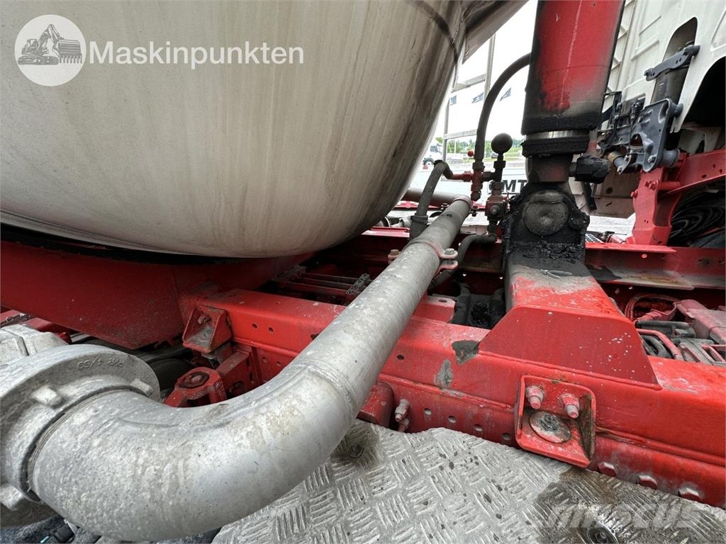 Scania R650B6X2*4NB شاحنات ذات صهاريج